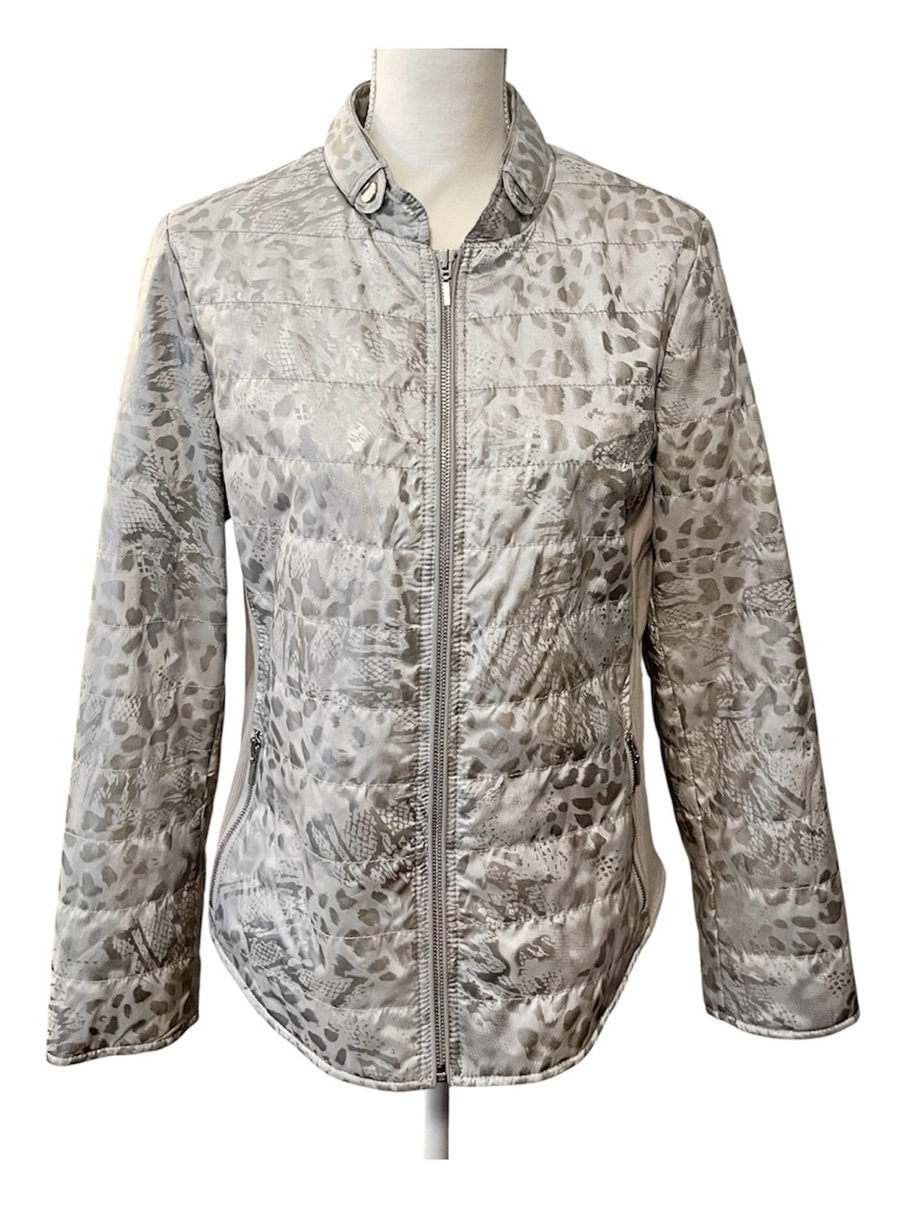Chico's Silver Gray Quilted Animal-Print Packable Puffer Jacket. Size 2 = Large